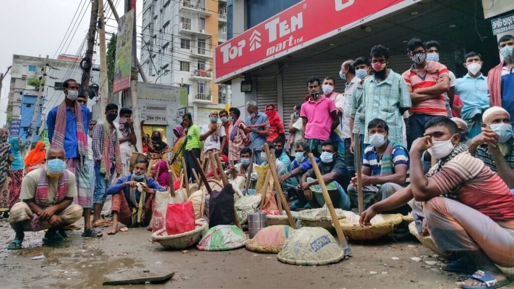 A gathering of daily wage workers in Mirpur, Dhaka. Photo: DSJ Archive